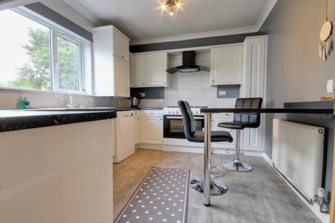 Superb Kitchen with breakfast bar