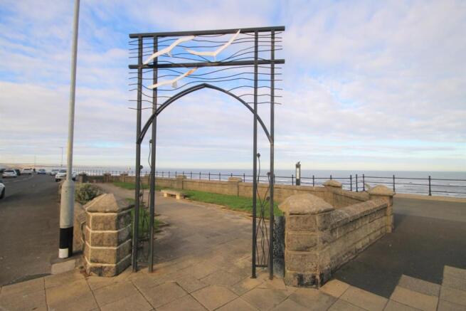 WALKING DISTANCE TO SEAFRONT