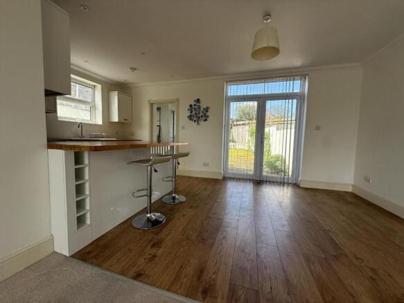 ash breakfast bar .JPG