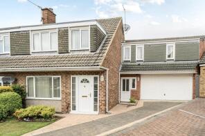 8, Hall Park Garth, Horsforth, Leeds LS18 5LT