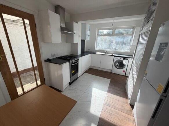 Waverley Avenue, TWICKENHAM, TW2 6DJ photo 4