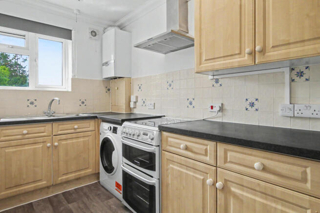 3.KITCHEN.JPG