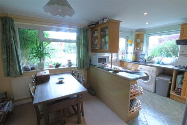 KITCHEN/DINING ROOM