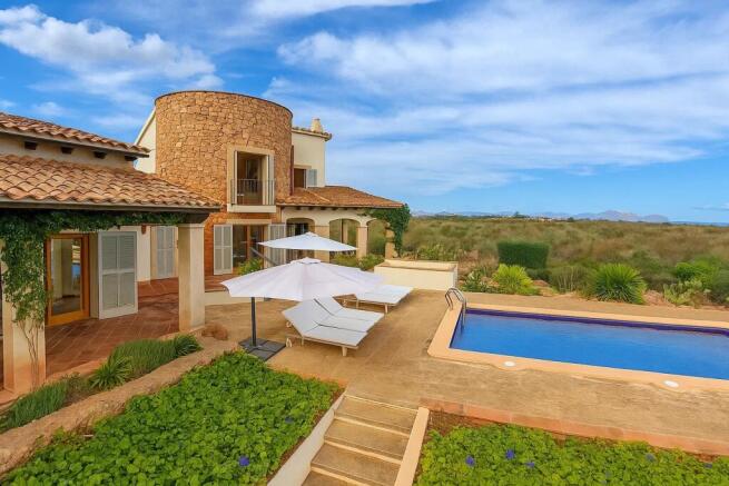 Finca with panoramic views