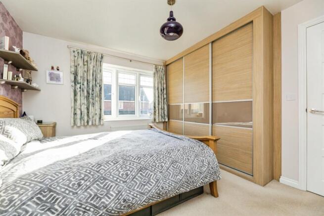 4 bed Detached for sale Image 10
