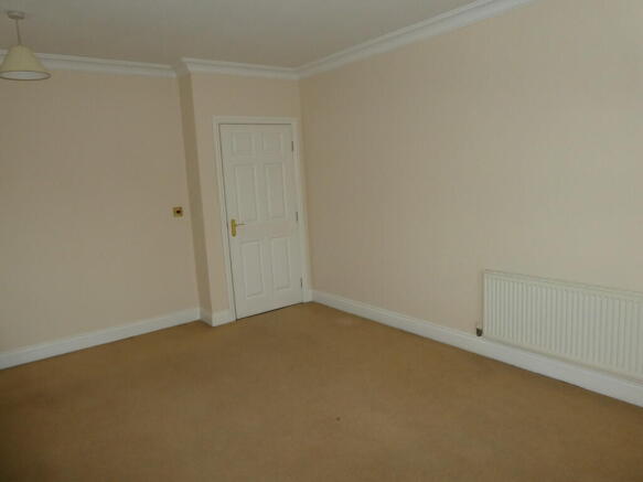 2 bed Apartment to rent Image 4