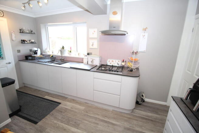 2 bed Semi-Detached Bungalow for sale Image 9