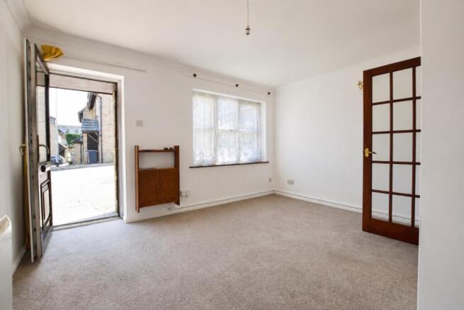 Apartment in Finedon, North Northamptonshire - View 4