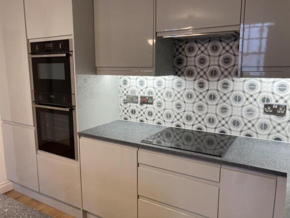 Kitchen 2.jpg