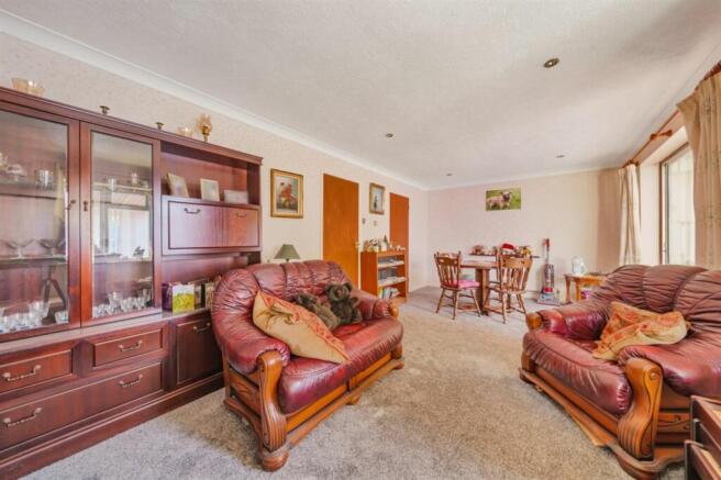 Sitting Room/Dining Room