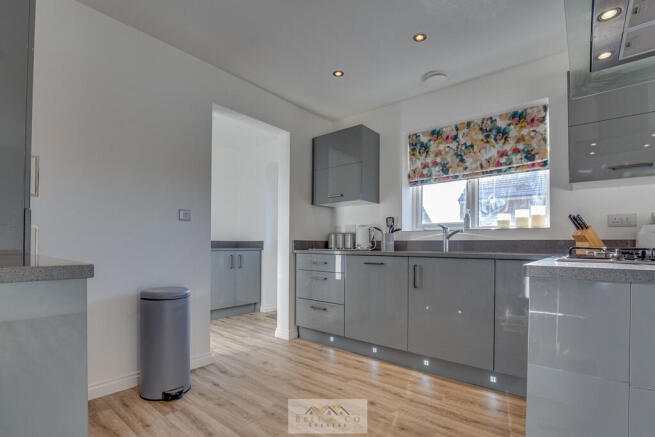 4 bed Detached for sale Image 4