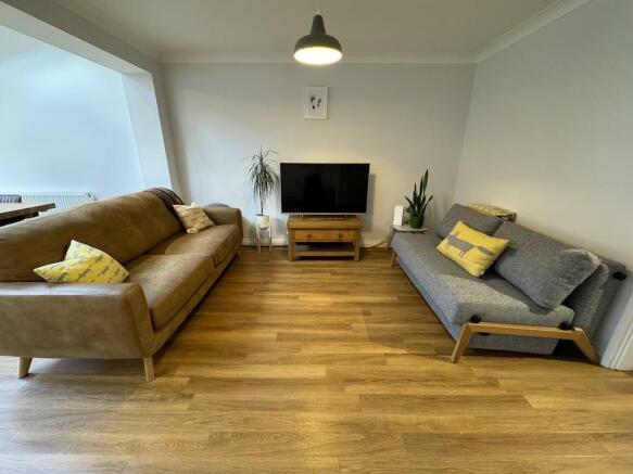 8 - TV area.jpg