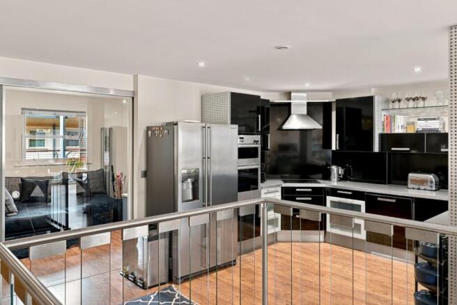 4 bed Flat to rent Image 10