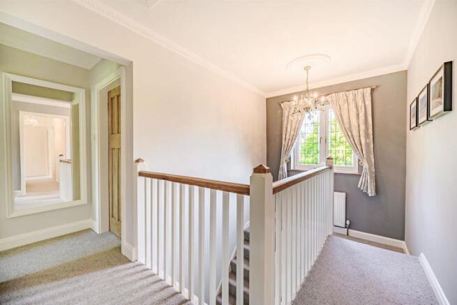 8516013-interior43.jpg