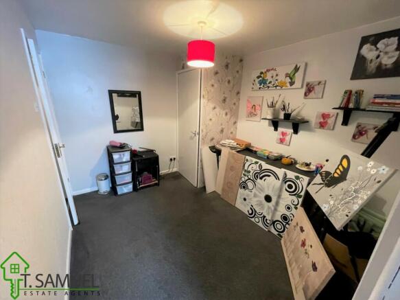 DRESSING ROOM 