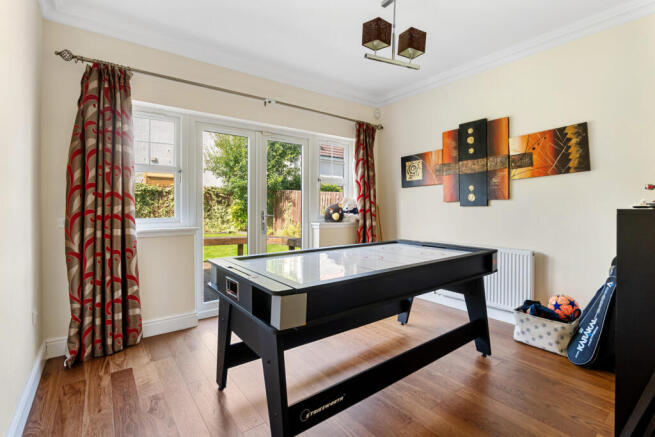 Primrose Avenue, Newton Mearns photo 4