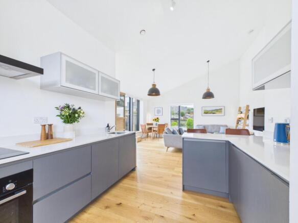 3 bed Penthouse for sale Image 9