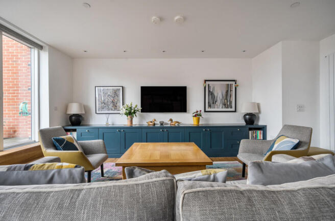 1371482-2-68f7998...