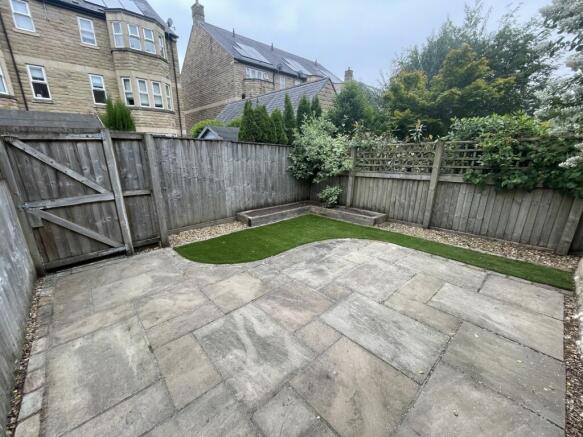 4 bed House to rent Image 9