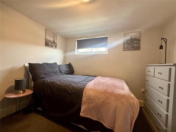 2 bed Apartment for sale Image 11