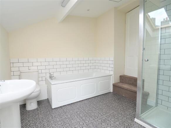 Bathroom (Four piece bathroom suite)