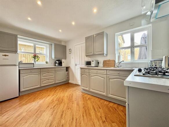 4 bed Detached for sale Image 7