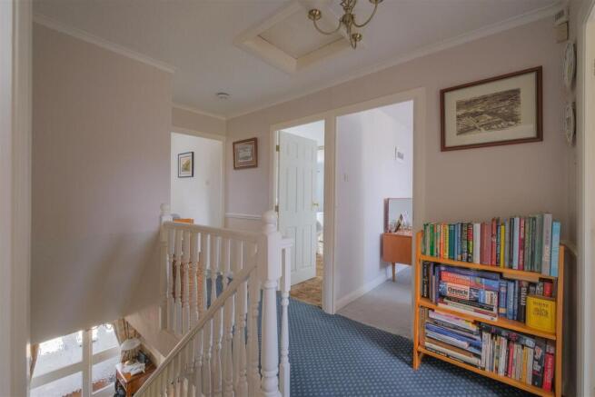 4 bed Detached for sale Image 12