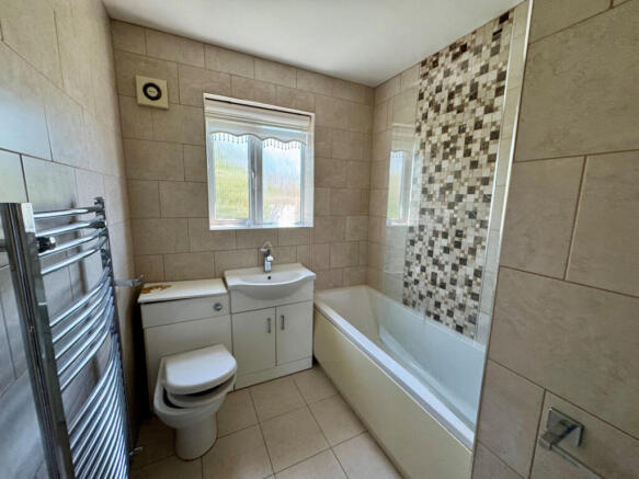 4 bed Detached for sale Image 10