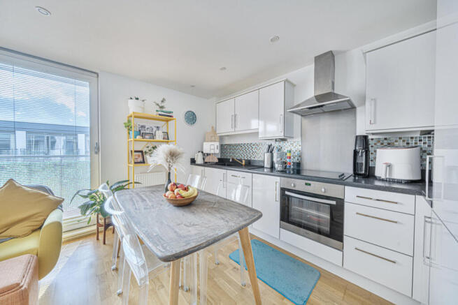 1349750-7-68c43a6...