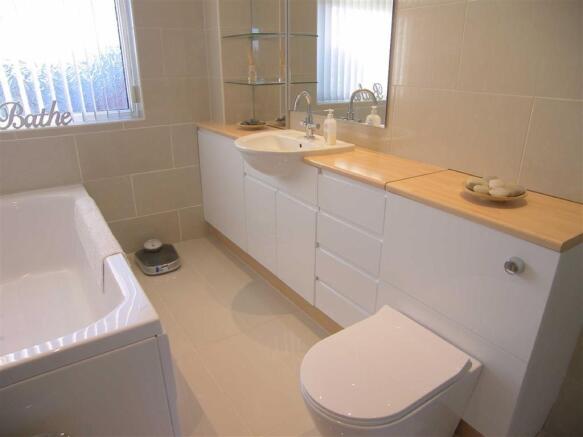 BATHROOM / WC