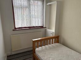 5, Hardinge Close, Uxbridge UB8 3BZ