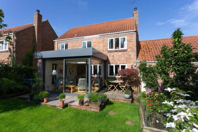 4 bed Detached for sale Image 11