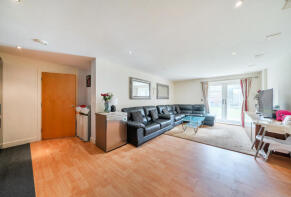 Flat 6, Autumn Court, Spring Gardens, Romford RM7 9BN