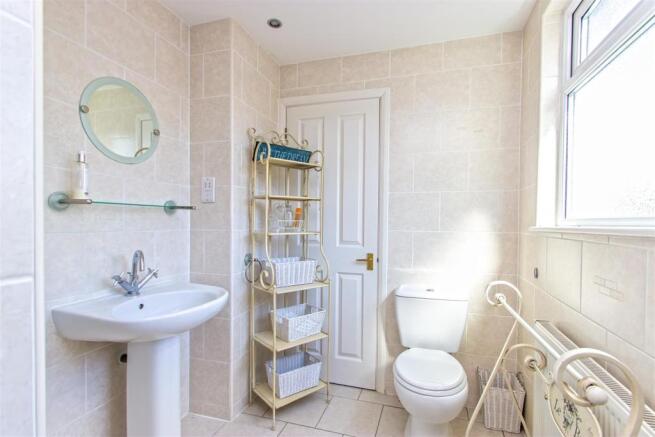 Master En Suite.jpg