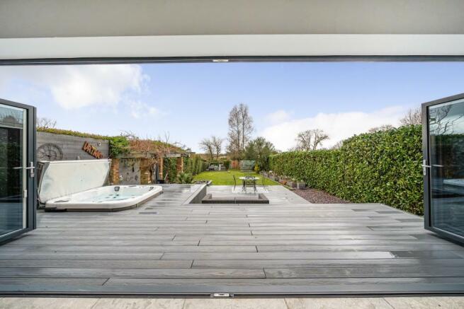 Garden, Decking & Hot Tub