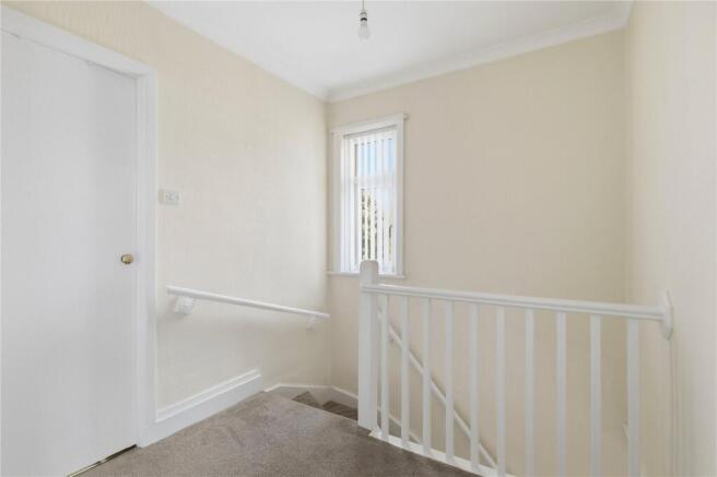 4 bed Semi-Detached to rent Image 12