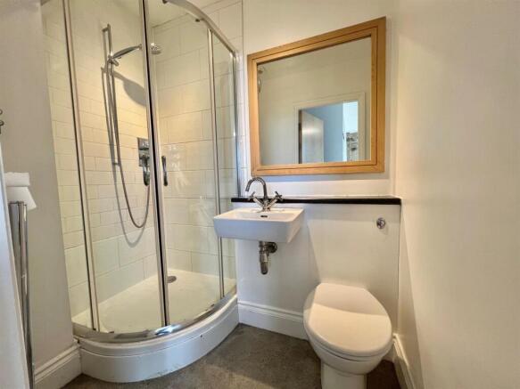 2 bed Flat for sale Image 7