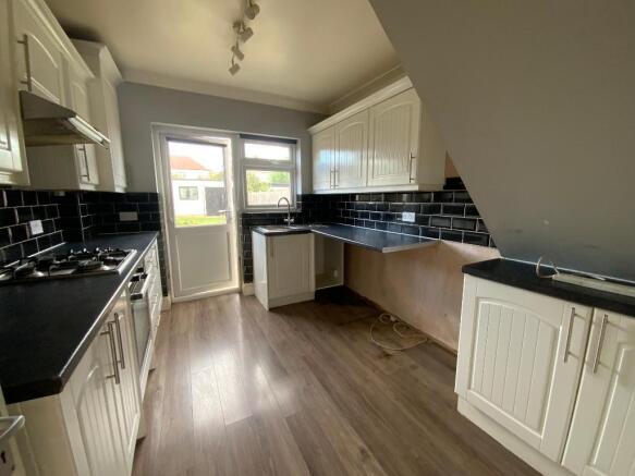 KITCHEN 11'2 x 9'