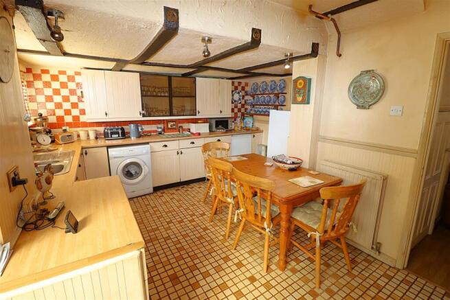KITCHEN 1.JPG