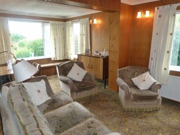 LOUNGE/DINING