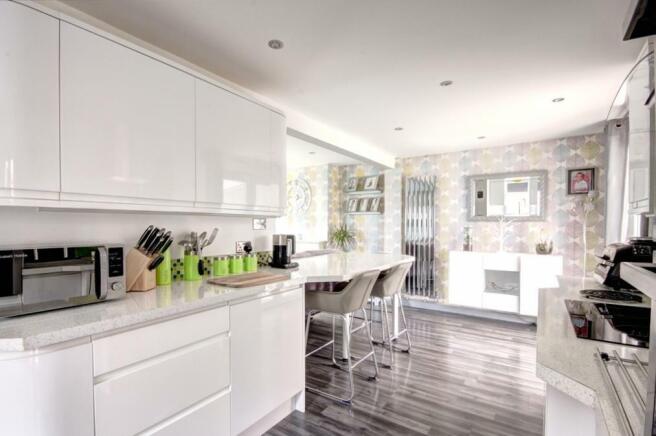 Kitchen 2.jpg