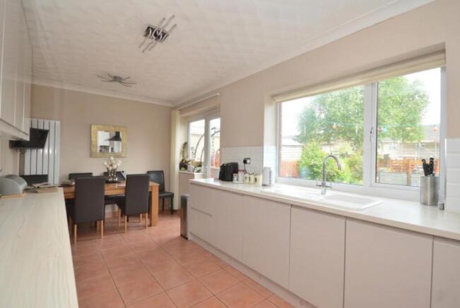 Kitchen / Dining room