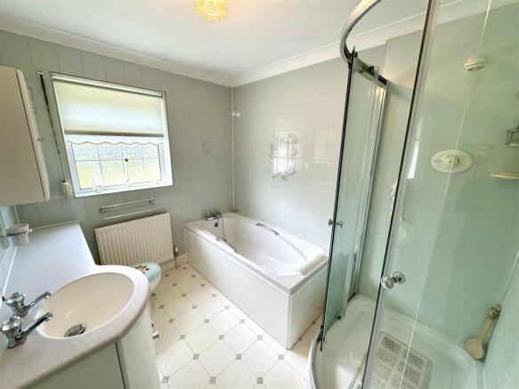 FAMILY BATHROOM