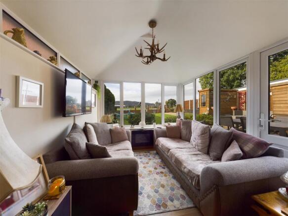 GARDEN ROOM