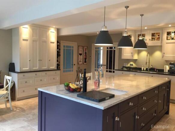 4 bed Detached for sale Image 10