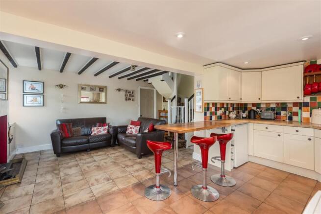 4 bed Semi-Detached for sale Image 4