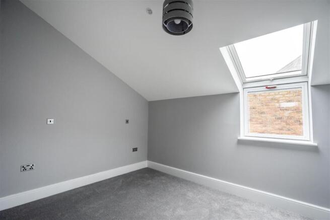 2 bed Mews to rent Image 6