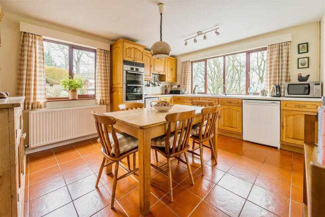 KITCHEN/BREAKFAST RO