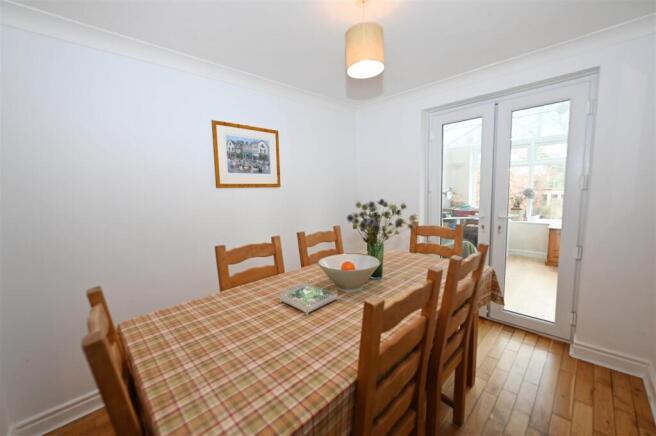 5 bed Semi-Detached for sale Image 8