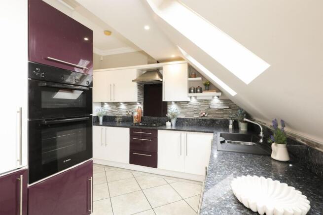 3 bed Flat for sale Image 11